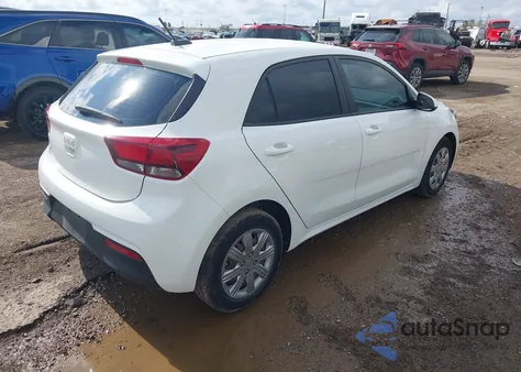 2022 Kia Rio 5-Door S z USA, uszkodzony, nr VIN 3KPA25AD9NE481703
